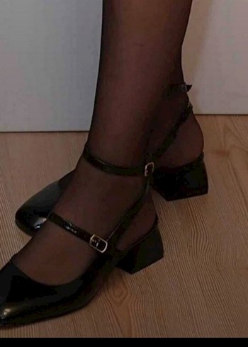 Kadın Siyah Rugan Topuklu Kemerli Klasik Ayakkabı - Görsel 4