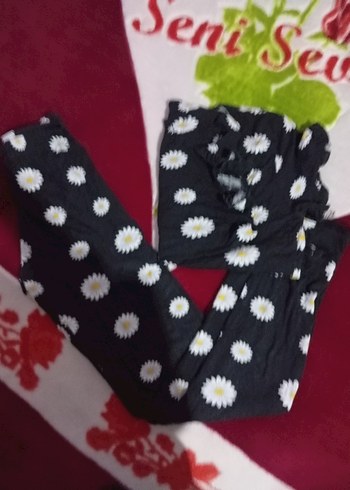 Siyah Çiçek Desenli Kısa Kollu Kadın Pijama Takımı - Görsel 2