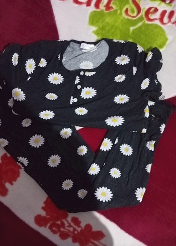 Siyah Çiçek Desenli Kısa Kollu Kadın Pijama Takımı - Görsel 4