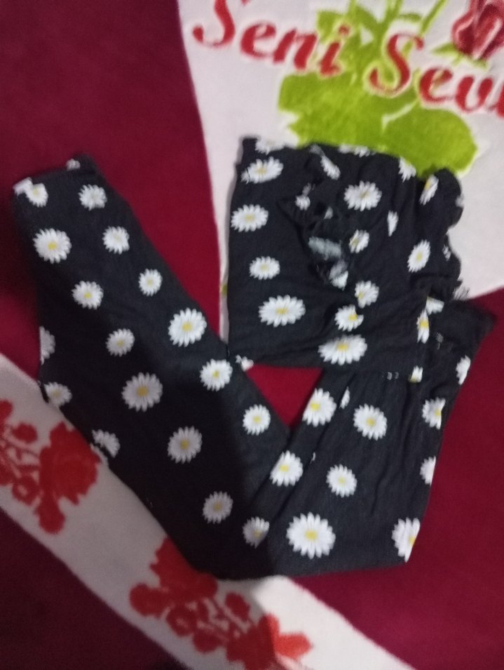 Siyah Çiçek Desenli Kısa Kollu Kadın Pijama Takımı - Görsel 2