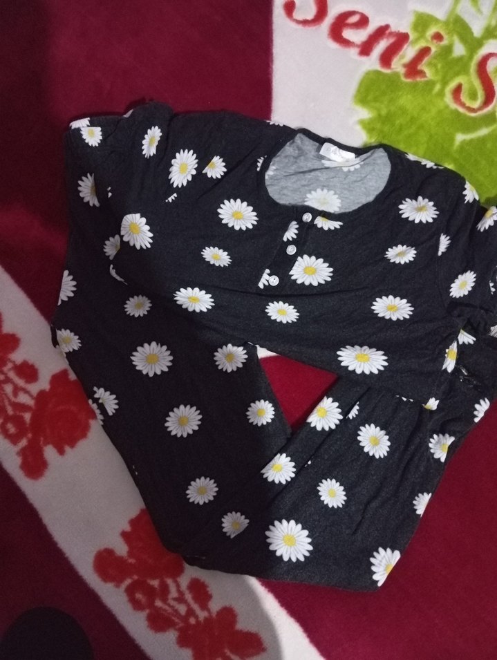 Siyah Çiçek Desenli Kısa Kollu Kadın Pijama Takımı - Görsel 3