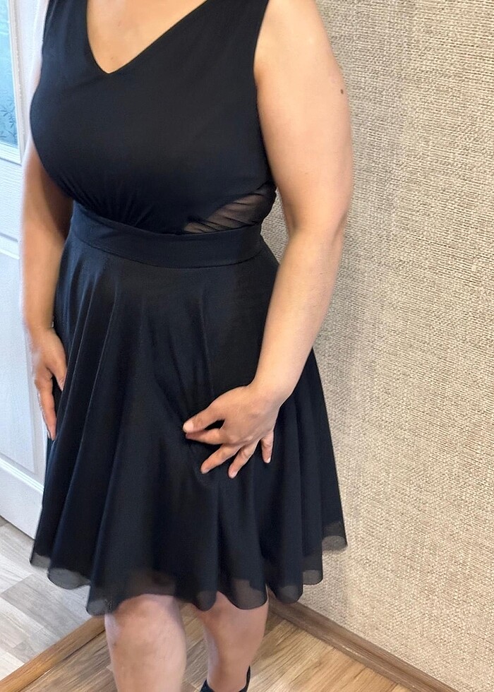 1 kere giyilmiş kısa şık elbise - Görsel 4