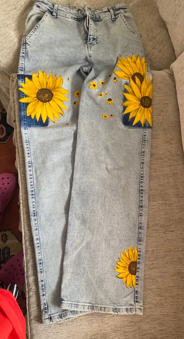 Sarı Ayçiçeği Desenli Gri Bol Kesim Kadın Kot Pantolon - Görsel 3