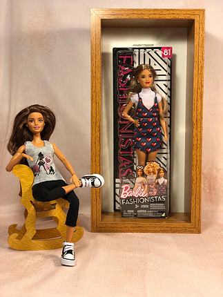 Barbie Fashionista No 81 - Barbie büyüleyici parti bebekleri