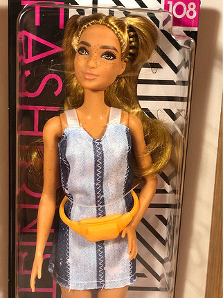 Barbie Fashionista No 108 - Barbie büyüleyici parti bebekleri