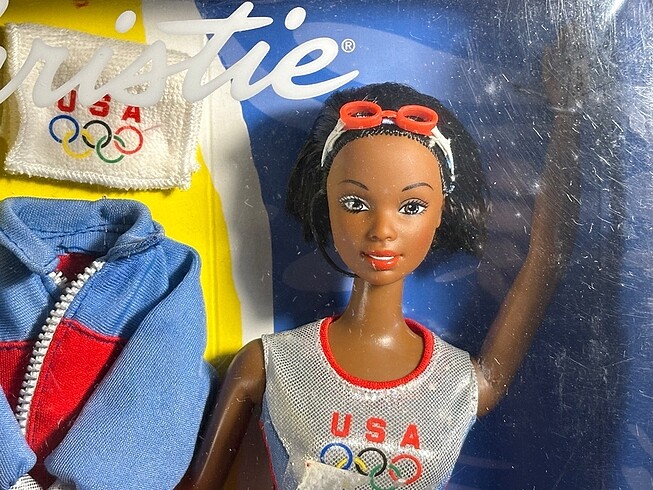Beden Barbie Swimming Champion Christie