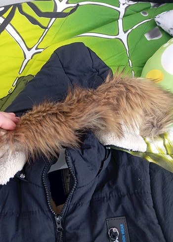 Siyah Kapüşonlu Erkek Çocuk Fermuarlı mont iki üç defa giyildi - Görsel 2