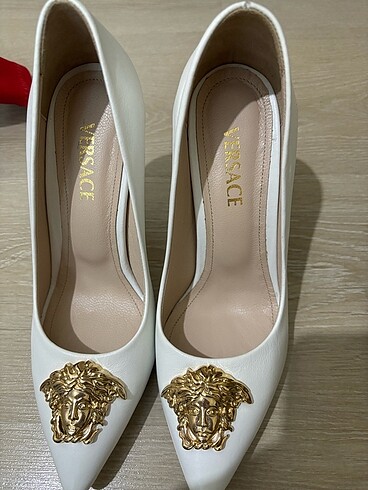 Beyaz stiletto