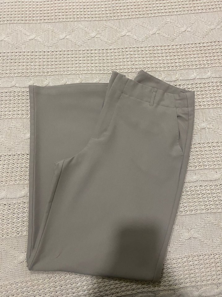 Stradivarious kemerli dökümlü pantalon - Görsel 4