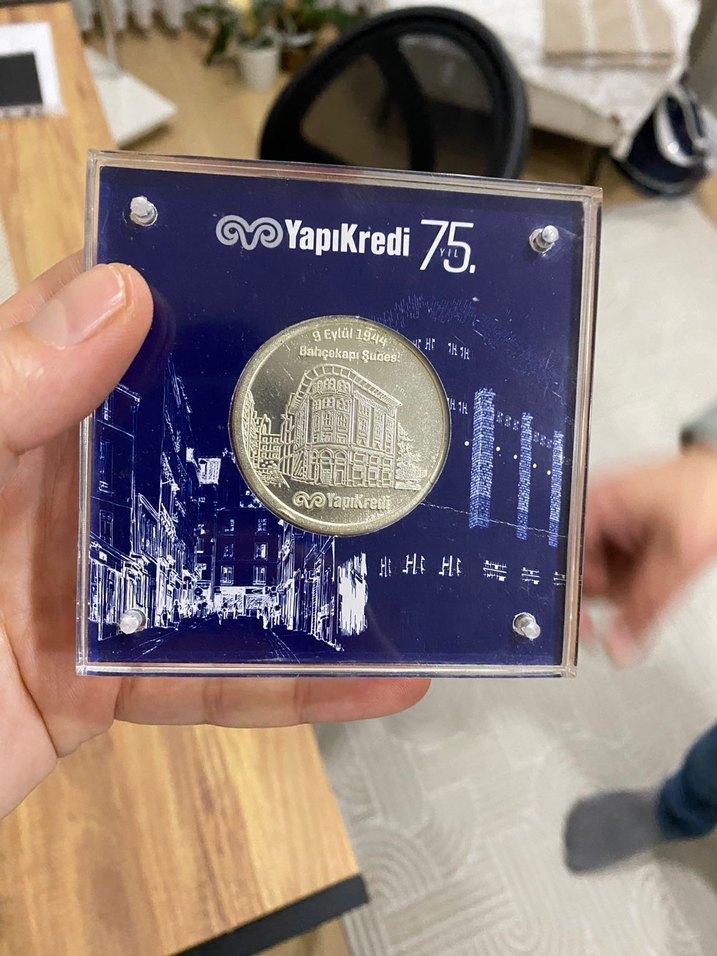 Yapı Kredi 75. Yıl Altın Rozet - Görsel 3