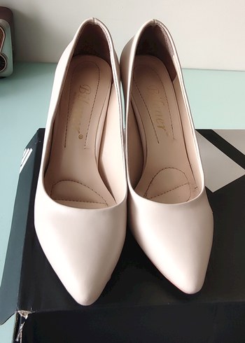 Beyaz Stiletto Topuklu Kadın Ayakkabı