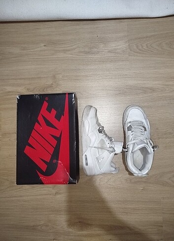 Air Jordan 4