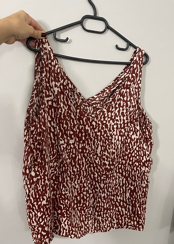 V Yakalı Kahverengi Batik Bluz - Görsel 2