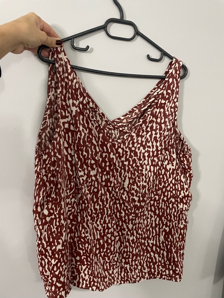 V Yakalı Kahverengi Batik Bluz - Görsel 2