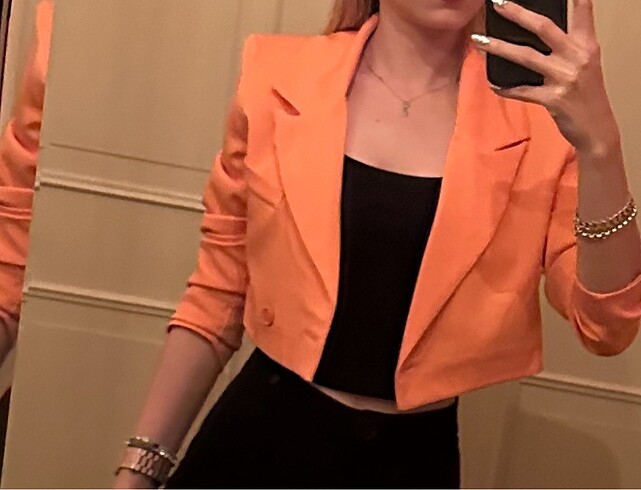 Yavruağzı mini blazer