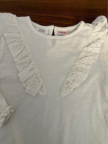 Beyaz dantel güpür fırfırlı bluz tshirt - Görsel 3