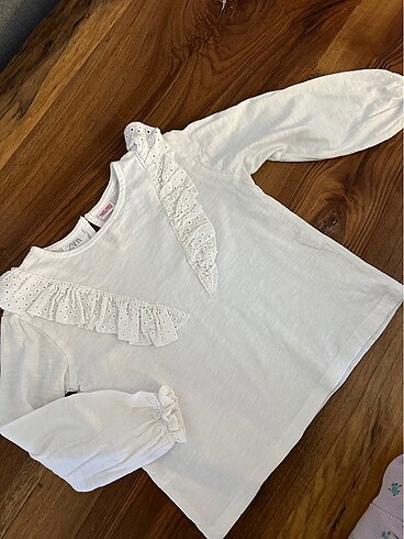 Beyaz dantel güpür fırfırlı bluz tshirt - Görsel 2