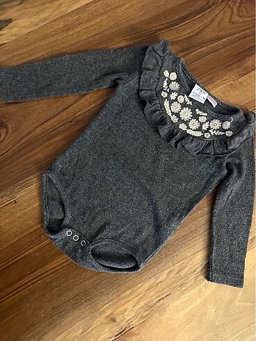 Bebek çıtçıtlı nakışlı fırfır body zara - Görsel 2
