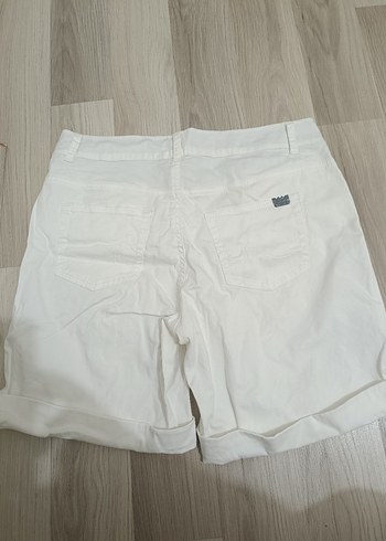 Kadın Beyaz Pamuklu Bermuda Şort - Görsel 4