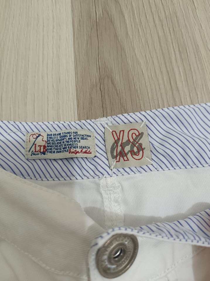 Kadın Beyaz Pamuklu Bermuda Şort - Görsel 3