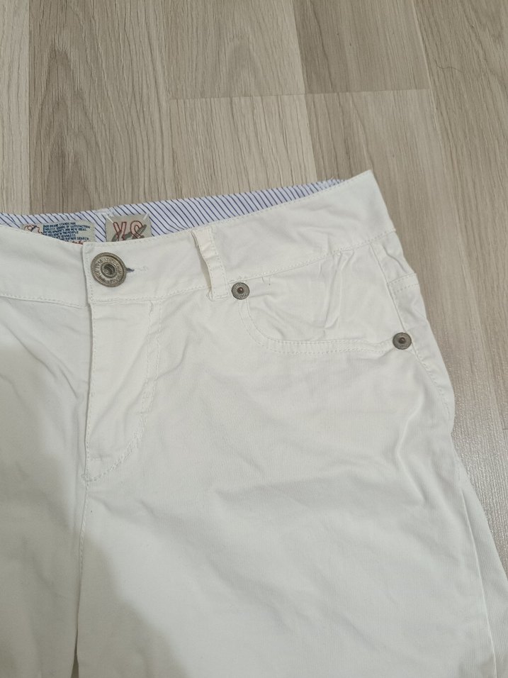 Kadın Beyaz Pamuklu Bermuda Şort - Görsel 2