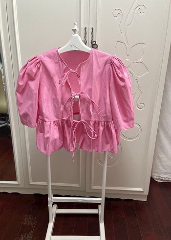 Pembe Bağcıklı Bluzu