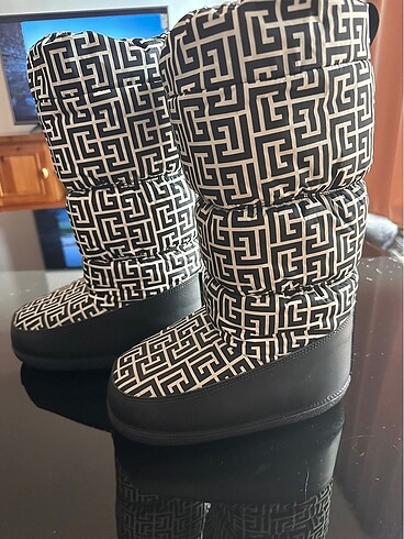 39 Beden siyah Renk Balmain monogram snow boots karbotu
