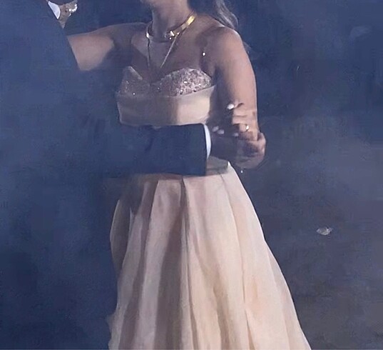 Nişan elbisesi