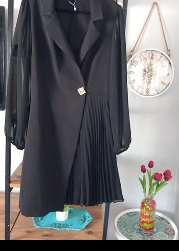 Uzun Kollu Siyah Pileli Kadın Blazer