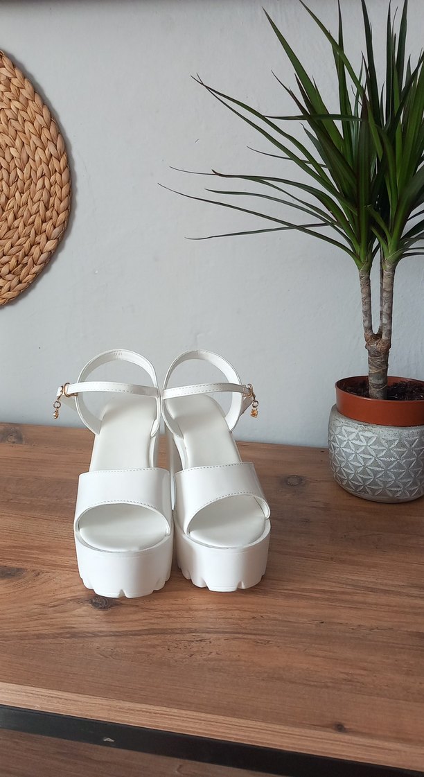 Beyaz Platform Topuklu Kadın Ayakkabı - Görsel 2