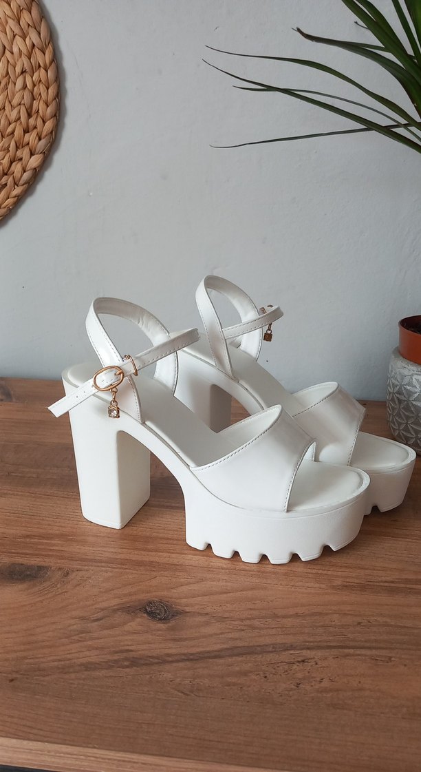 Beyaz Platform Topuklu Kadın Ayakkabı - Görsel 3