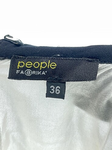 36 Beden beyaz Renk Fabrika Bluz %70 İndirimli.