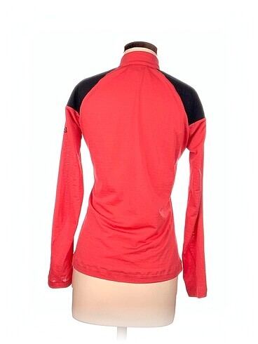 40 Beden Adidas T-shirt %70 İndirimli.