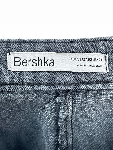 34 Beden çeşitli Renk Bershka Jean / Kot Şort %70 İndirimli.