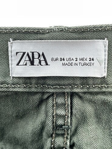 34 Beden yeşil Renk Zara Mini Şort %70 İndirimli.