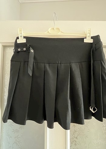 Kemer Detaylı Siyah Midi Gotik şort etek