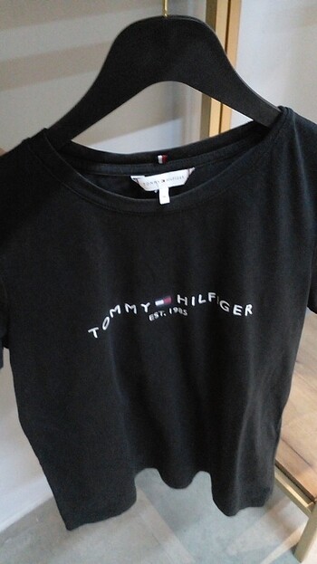 m Beden siyah Renk Orjinal tommy tshirt