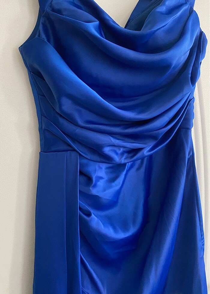 Drapeli mini gece elbisesi - Görsel 2