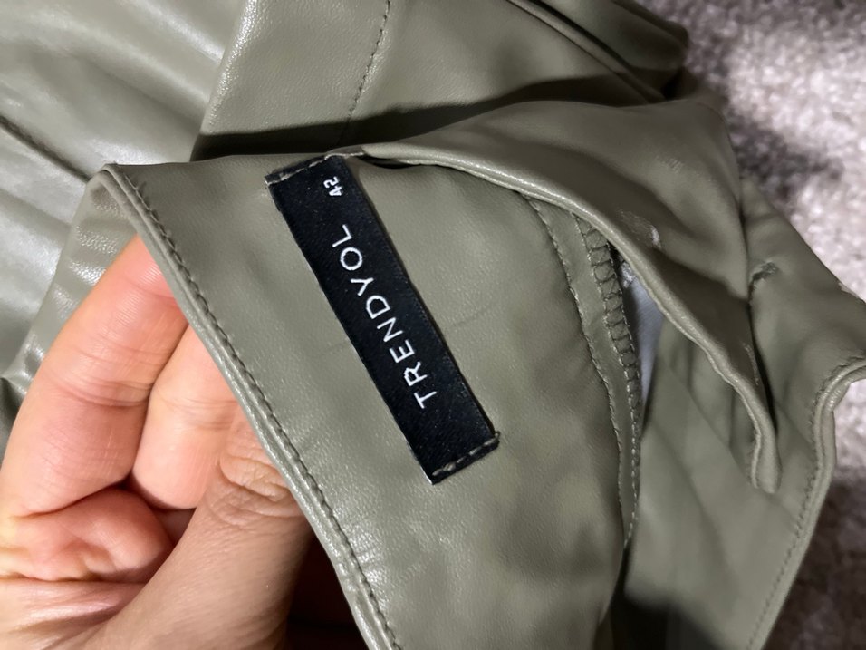 Düğmeli Haki Deri Kadın Deri Pantolon - Görsel 4