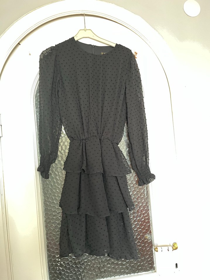 Uzun Kollu Siyah Puantiyeli Kat Kat Elbise - Görsel 2