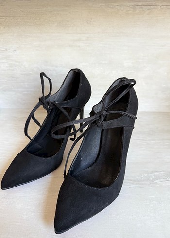 Siyah Süet Stiletto Bağcıklı Kadın Ayakkabı