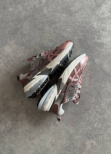 38 Beden #nike #v2k #run 36 - 40 Arasi tüm numaraları mevcuttur