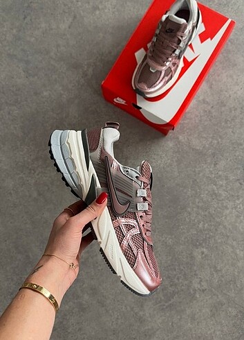 38 Beden bordo Renk #nike #v2k #run 36 - 40 Arasi tüm numaraları mevcuttur
