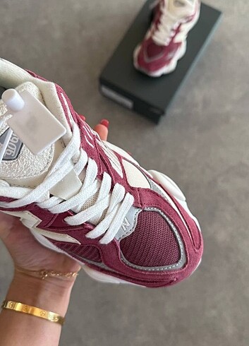 New Balance #New #Balance #9060 #Burgundy 36 - 45 Arasi tüm numaraları mevcu
