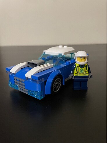 Lego City Polis Memuru Ve Arabasi