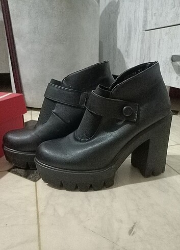 38 Beden siyah Renk 11 cm topuk 37-38 numara
