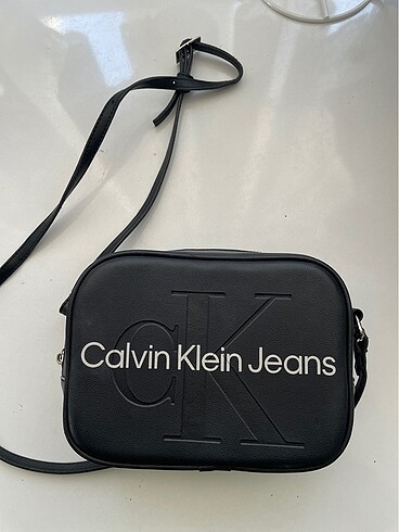 CALVİN KLEİN CANTA