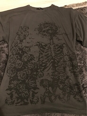 Y2k skull tshirt