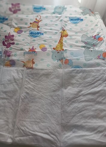 3 Beden: 4-9 kg Beden Renk Molfix alt açma bebek bezi