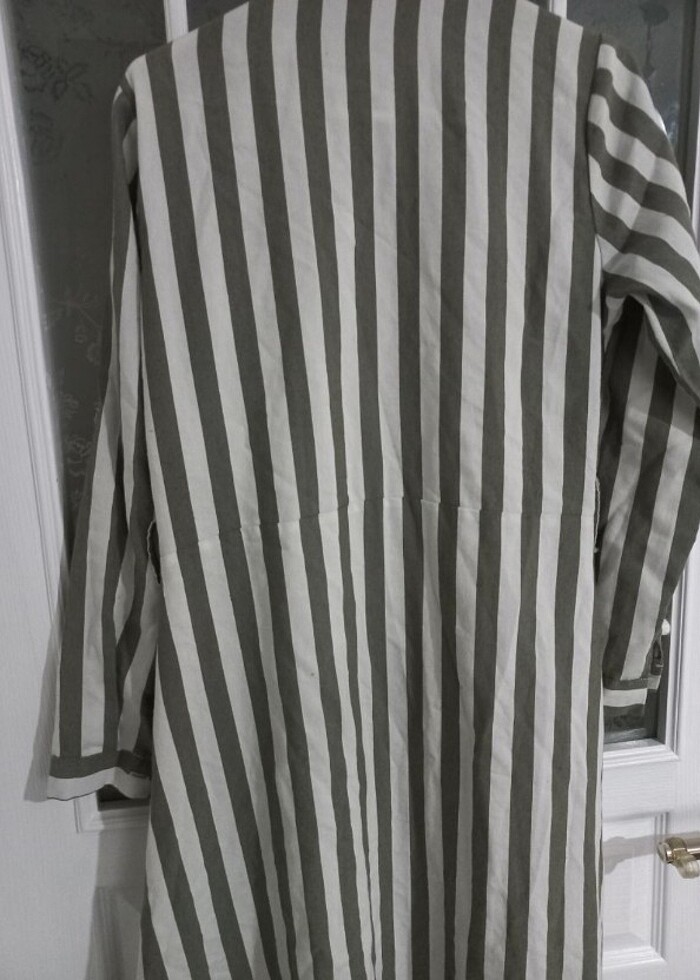 Önden düğmeli uzun elbise - Görsel 2